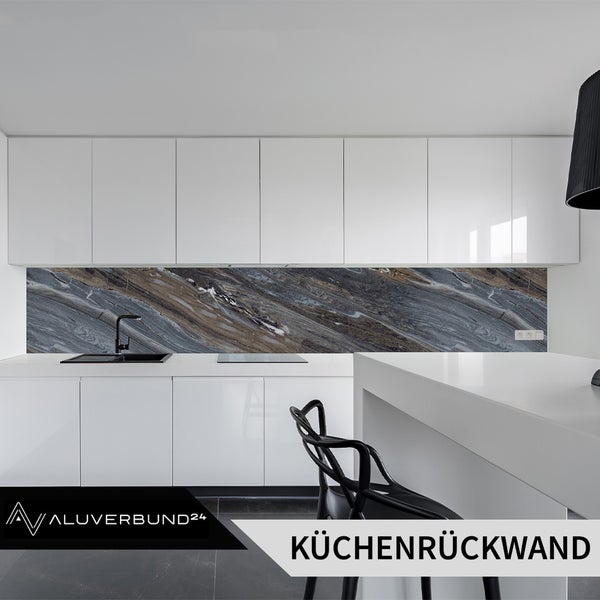 Küchenrückwand mit Marmoroptik in einer modernen Küche