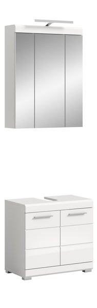 Zweiteiliges Badezimmermöbel Set bestehend aus einem dreitürigen Spiegelschrank mit Aufsatzleuchte und einem Waschbeckenunterschrank.