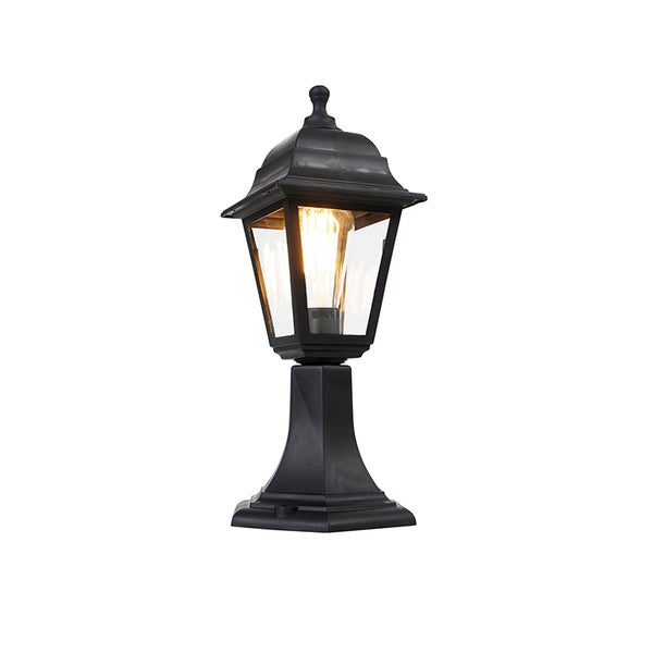 Schwarze Außenleuchte im klassischen Laternenstil mit Sockel und klaren Glasscheiben.