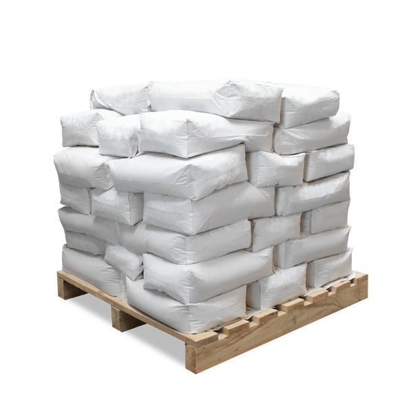Palette mit Säcken voller Material für Bauarbeiten