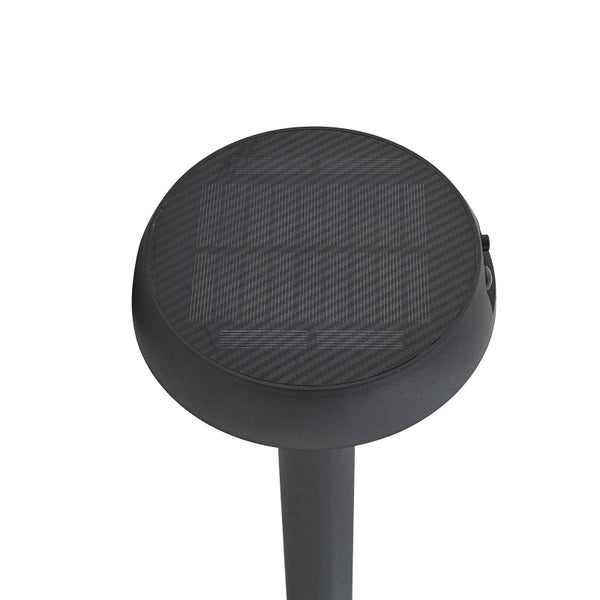 Draufsicht einer runden schwarzen Solar-Gartenleuchte mit integriertem Solarpanel auf der Oberseite.