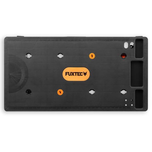 FuxtTec Logo auf einer Multifunktionswerkbank