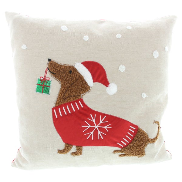 Quadratisches Kissen mit aufgesticktem Dackelmotiv in Weihnachtskleidung mit Geschenk und Schneeflockenmuster