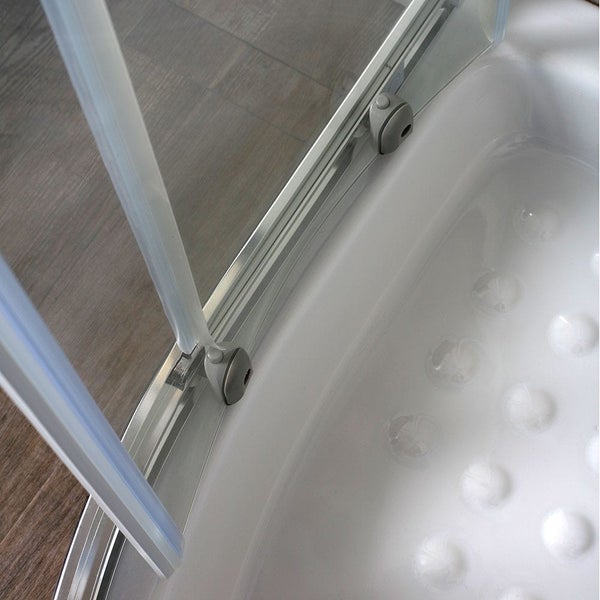 Detailansicht einer Dusche mit Sicherheitsglas und Duschbecken