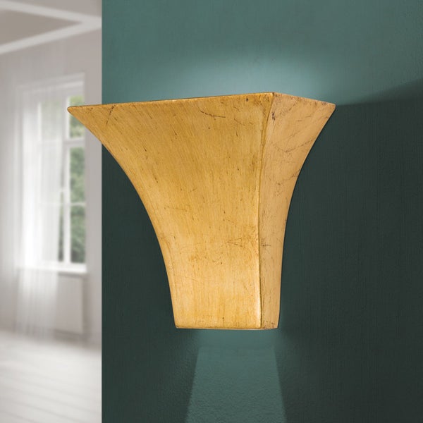 Moderne Wandleuchte in trichterförmiger Optik mit Struktur in Metall für ein stimmungsvolles Licht an der Wand.