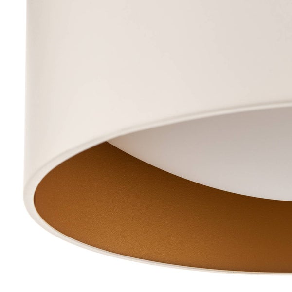 Detailansicht einer Lampe mit hellem Lampenschirm