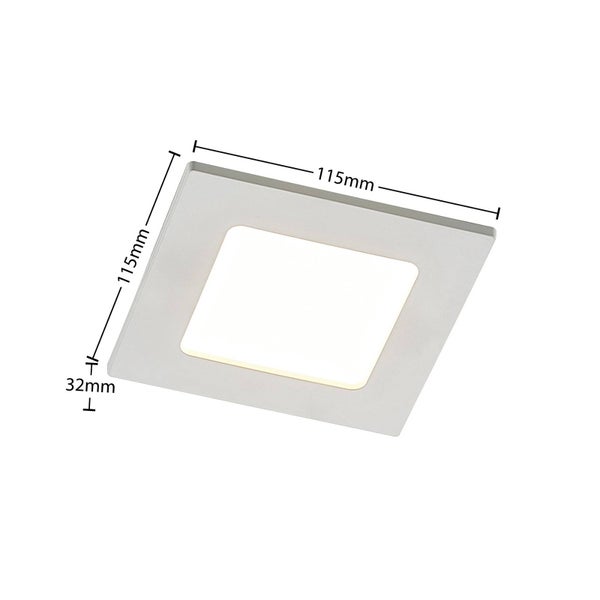 Quadratische LED-Deckenleuchte mit den Maßen 115 Millimeter mal 115 Millimeter und einer Höhe von 32 Millimeter.