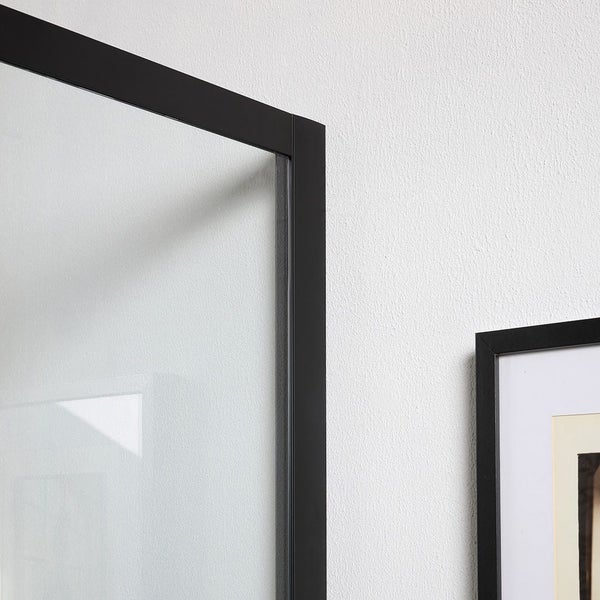 Detailaufnahme eines Bilderrahmens mit Glas