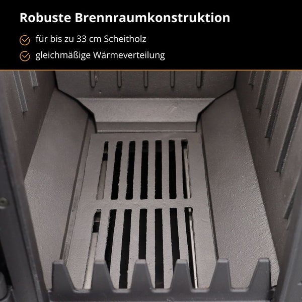 Robuste Brennraumkonstruktion eines Kaminofens aus Gusseisen mit Rost für Scheitholz bis 33 Zentimeter.