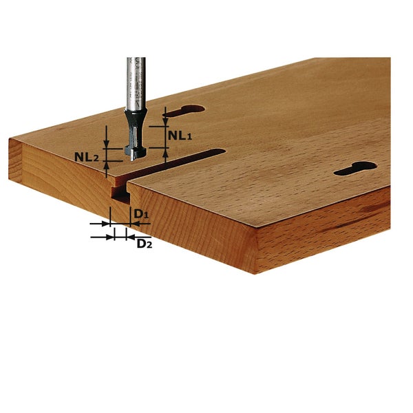 Holzbrett mit Nutfräser und Maßangaben