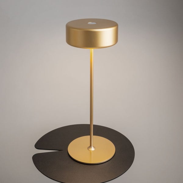 Goldene Tischleuchte mit schwarzem Sockel in Seerosenblattdesign