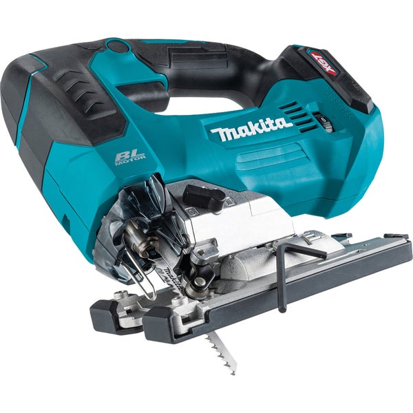 Detailansicht eines Makita Elektrowerkzeugs mit Einstellrad für die Geschwindigkeit und XGT Logo.