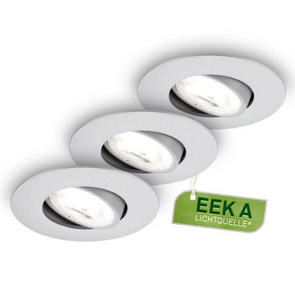 Drei schwenkbare LED-Einbaustrahler in Silber mit Energieeffizienzklasse A.