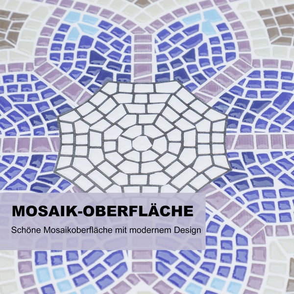 Terrasse mit Sonnensegel, Tisch und Sitzgelegenheiten im Freien