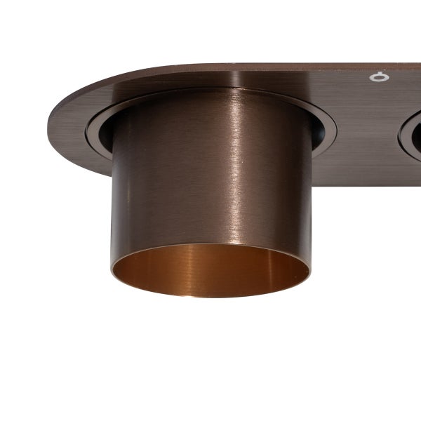 Zylindrischer Deckenstrahler aus gebürstetem Metall in Bronze.