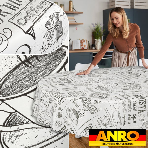 Runde Tischdecke mit Kaffee-Motiv und Barista-Schriftzügen in moderner Küche. Detailansichten des Musters und ANRO DEUTSCHE MANUFAKTUR Logo.