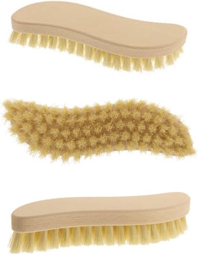 Drei Bürsten aus Holz und Borsten