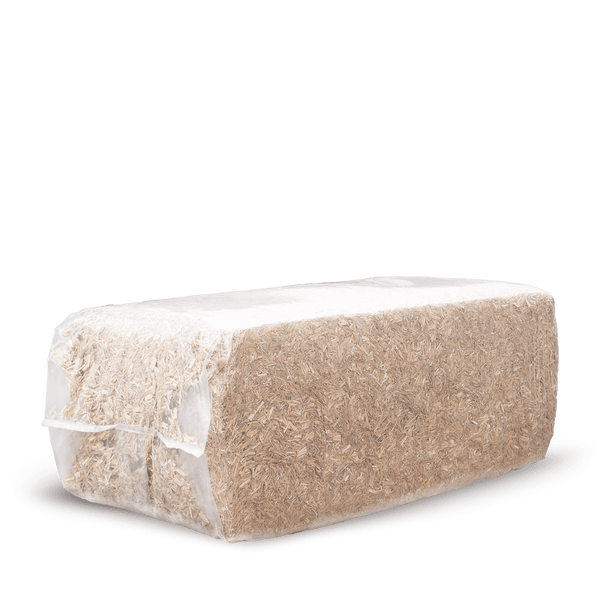 Rechteckiger Ballen Einstreu aus Naturfasern in transparenter Folienverpackung.