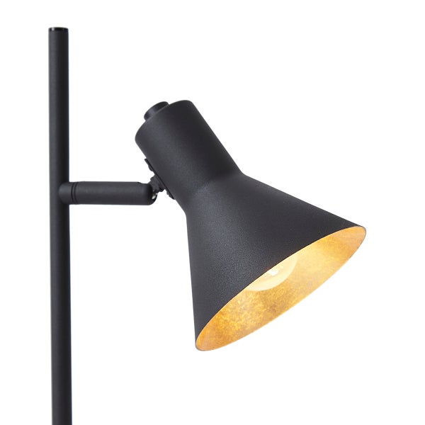 Detailansicht einer schwarzen Stehlampe mit goldener Innenseite