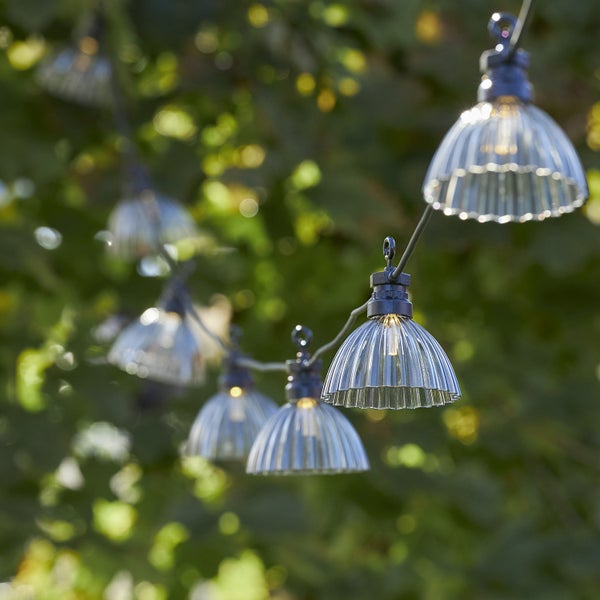 Zwei Solarleuchten mit Erdspieß und Glaskugel