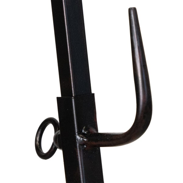 Detailaufnahme eines Halters mit Haken und Ring