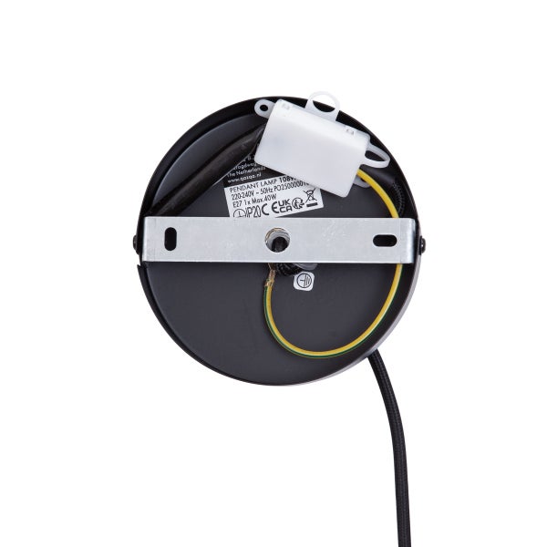 Innenansicht einer runden Deckenhalterung für eine Pendelleuchte mit Montagebügel, elektrischer Verkabelung und technischem Etikett.