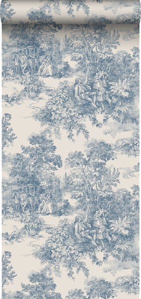 Schlafzimmer mit Bett, Nachttisch, geöffneter Tür und Tapete mit Landschaftsmotiv