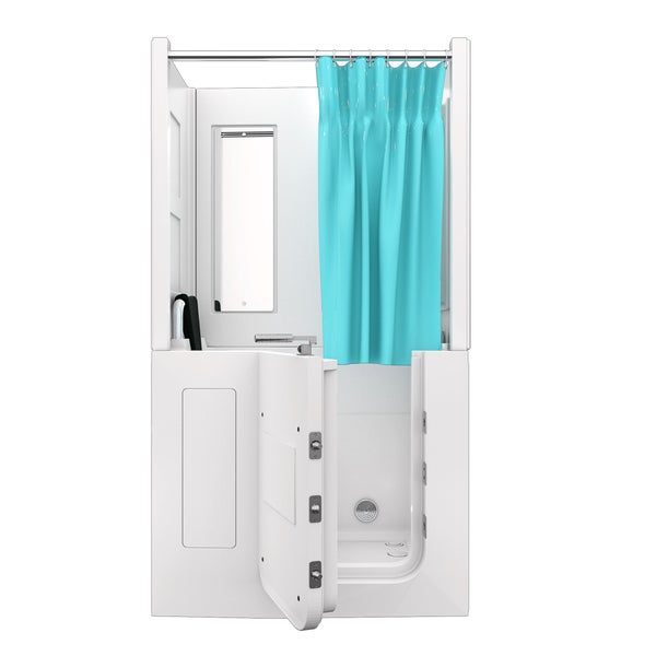 Barrierefreie Sitzbadewanne mit niedriger Einstiegstür und Duschvorhang.