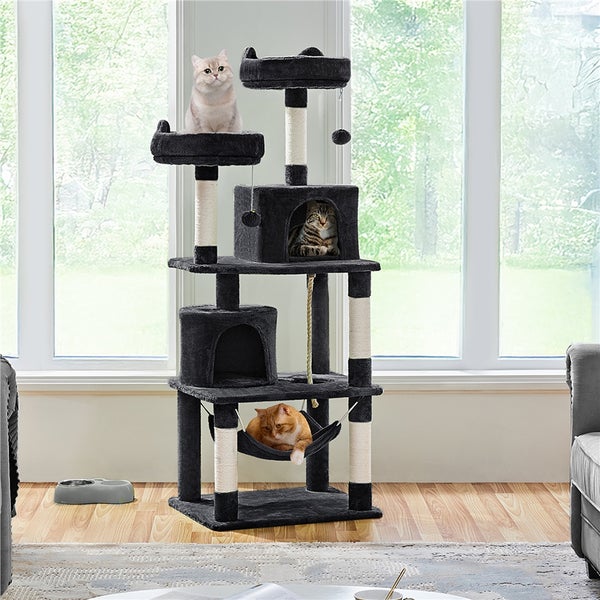 Katzenkratzbaum mit mehreren Ebenen, Häusern, Hängematte und Kratzsäulen in einem Wohnzimmer