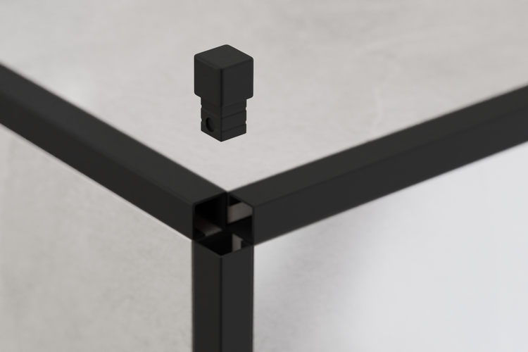 Detailansicht eines Regal Eckverbinders aus Metall