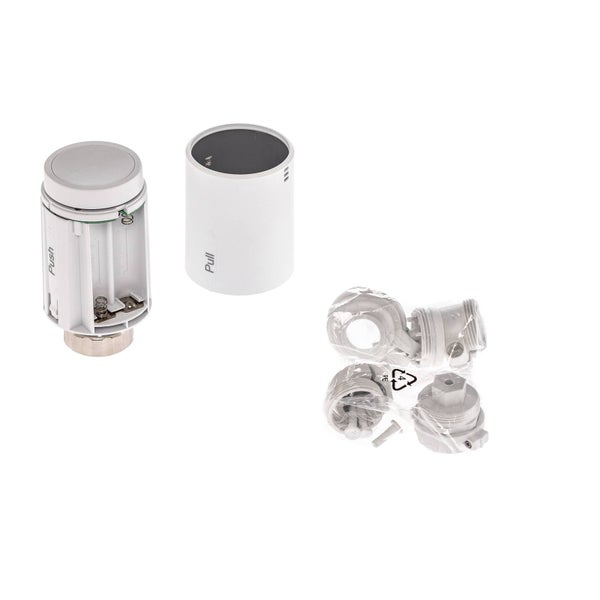 Elektronisches Heizkörperthermostat mit offenem Batteriefach, Gehäuseabdeckung und Montageadaptern.