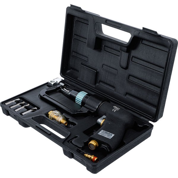 Druckluft-Bohrmaschine mit Zubehör in einem schwarzen Kunststoffkoffer