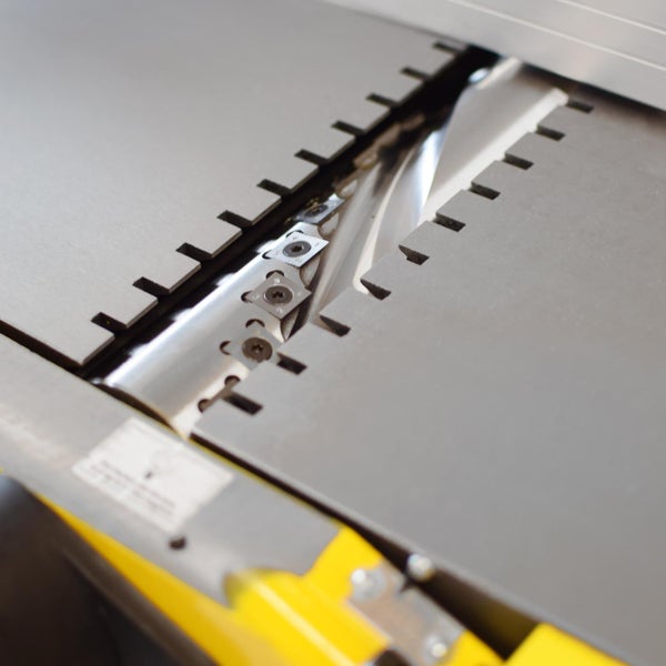 Detailansicht Hobelmesser einer Abricht- und Dickenhobelmaschine