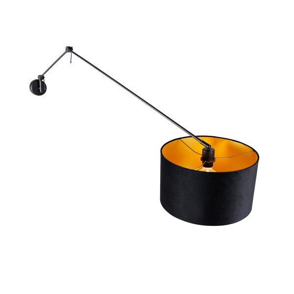 Schwenkbare Wandleuchte mit schwarzem Lampenschirm und goldfarbener Innenseite