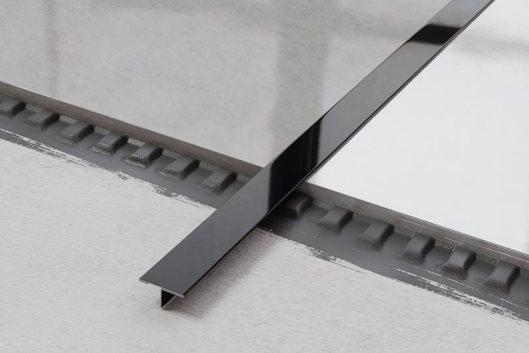T-förmiges Fliesentrennschienenprofil aus Metall