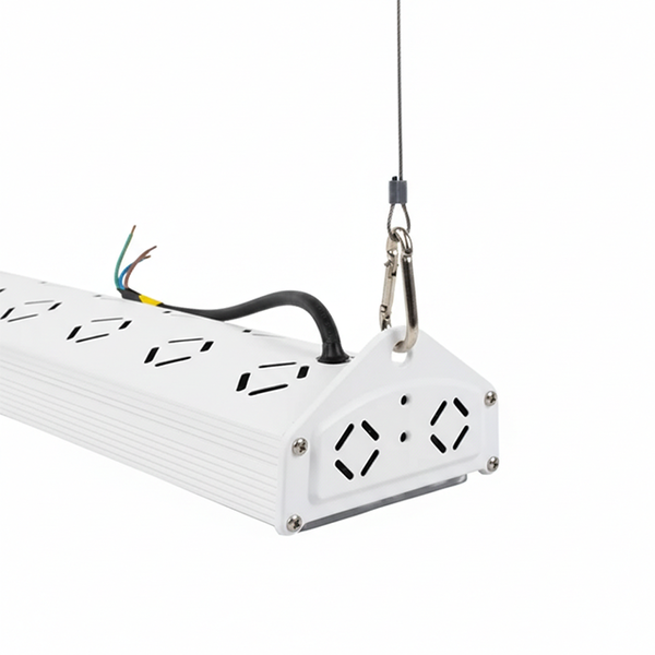 LED Hallenleuchte mit Seilaufhängung, Karabinerhaken und offenem Anschlusskabel.