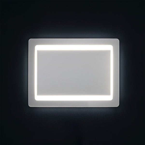 Rechteckiger Badspiegel mit integriertem LED-Lichtrahmen und abgerundeten Ecken.