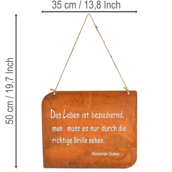 Edelrost-Dekoschild aus Metall mit Zitat von Alexander Dumas und Kordel zum Aufhängen, Breite 35 Zentimeter, Höhe 50 Zentimeter.