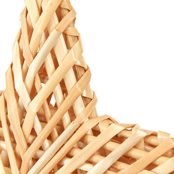 Detailaufnahme eines Sterns aus geflochtenem Holz