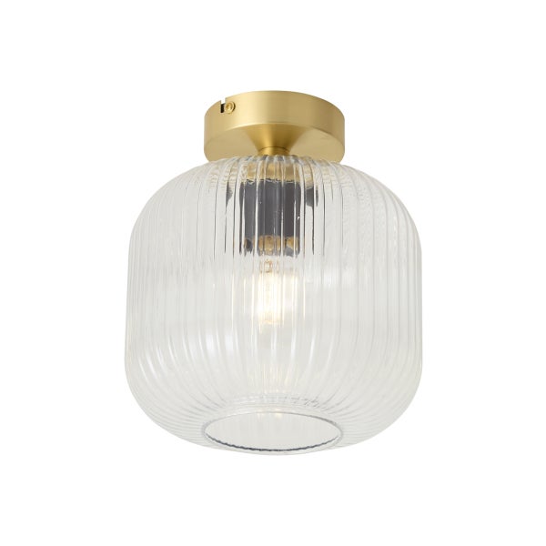Moderne Deckenleuchte mit geripptem Glaskörper und goldfarbenem Befestigungselement.