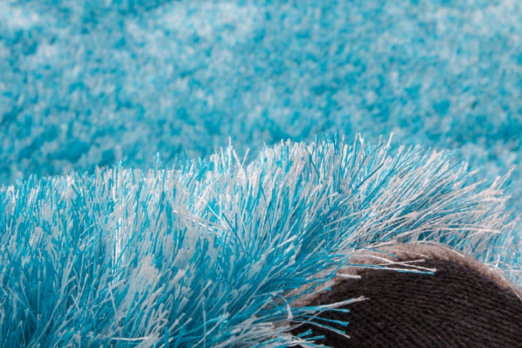 Detailansicht eines Hochflor Teppichs mit langem Flor
