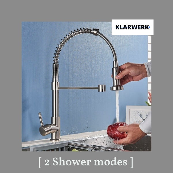 Klarwerk Küchenarmatur aus Edelstahl mit Spiralfeder und ausziehbarer Brause mit zwei Strahlarten beim Waschen von Obst, Klarwerk Logo.
