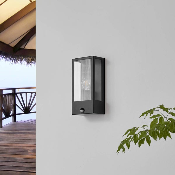 Lindby Wandleuchte außen Ilana mit Bewegungsmelder (spritzwassergeschützt in Schwarz aus Edelstahl (1 flammig, E27) - Wandlampe für Außenwand/Hauswand Haus Terrasse und Balkon