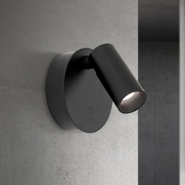 Schwarze Wandleuchte mit rundem Sockel und verstellbarem Spot