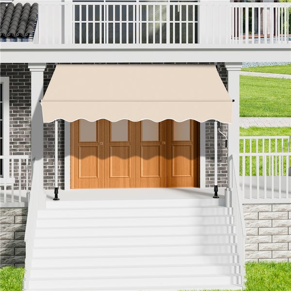 Beige Markise über einer Haustür mit Treppe