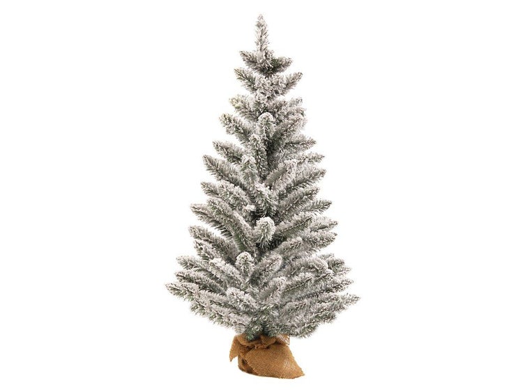 Künstlicher, beschneiter Weihnachtsbaum im Jutesack als weihnachtliche Dekoration.