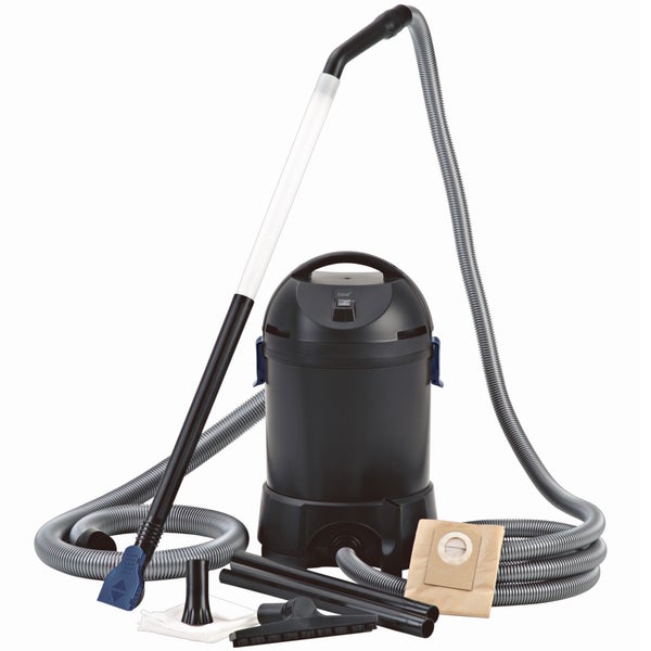 Schwarzer Oase Schlammsauger mit Zubehör, Saugschlauch, Saugrohr und verschiedenen Düsen für die Teichreinigung.