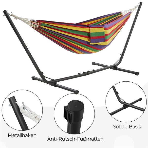 Hängematte mit farbigen Streifen und schwarzem Metallgestell