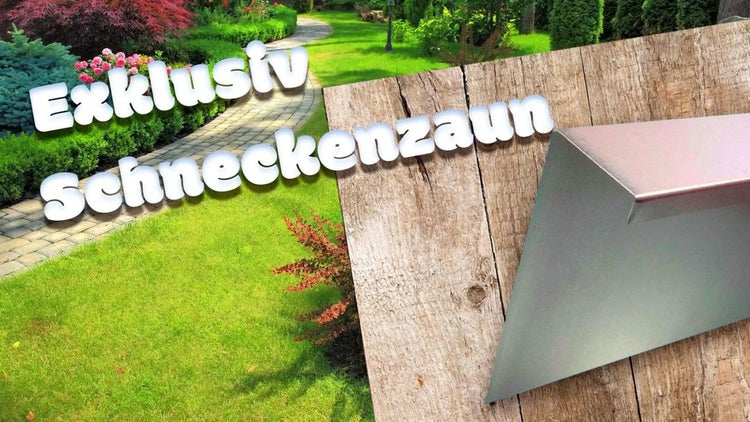 Schneckenzaun aus Metall in einem gepflegten Garten mit Rasen und Steinweg.