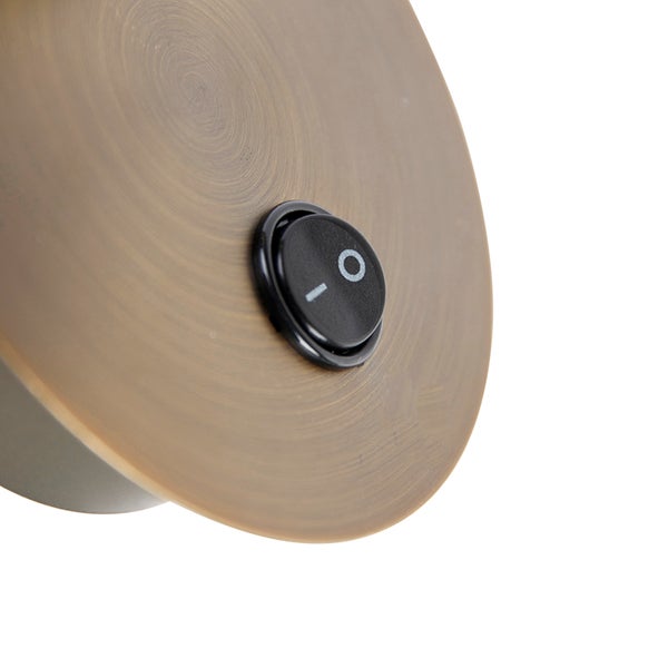 Detailaufnahme eines Lichtschalters an einer Leuchte